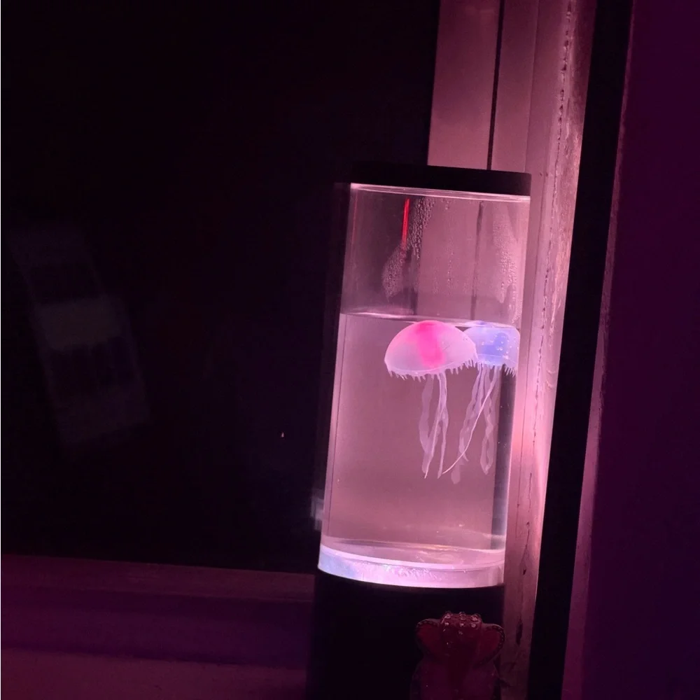 Jellyfish Aquarium Lamp – Color‑Changing LED Mood Light